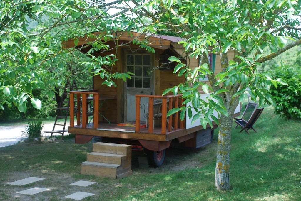Maison D'Hotes Ainsi Soie T-Il Combovin Luaran gambar