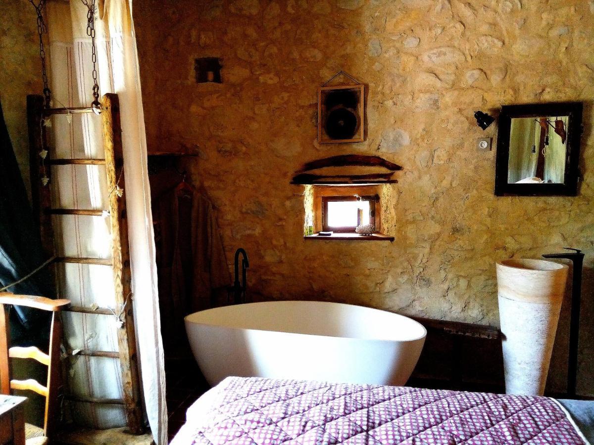 Maison D'Hotes Ainsi Soie T-Il Combovin Luaran gambar