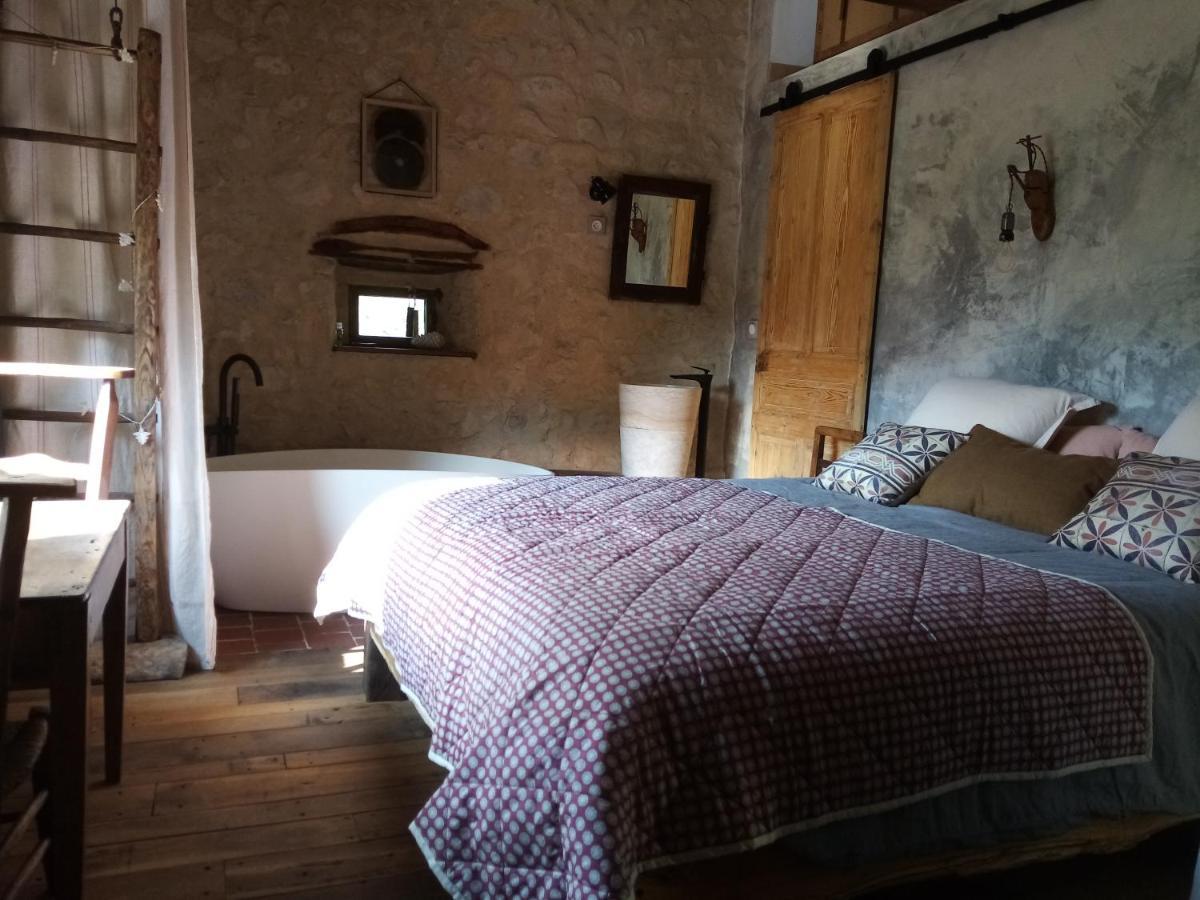 Maison D'Hotes Ainsi Soie T-Il Combovin Luaran gambar